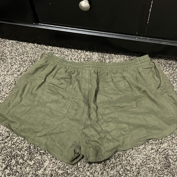 Shorts - Picture 3 of 3